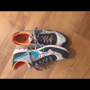 Nike women’s tennis shoes, size 10
